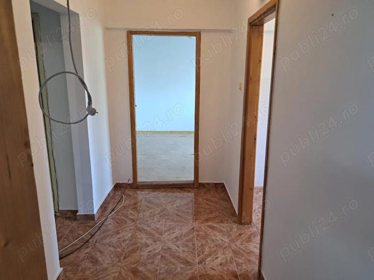 apartament 2 camere, decomandat, zona piata noua - 8