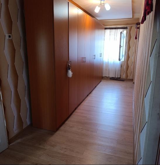Casă individuală cu 5 camere cu Canalizare în Maglavit