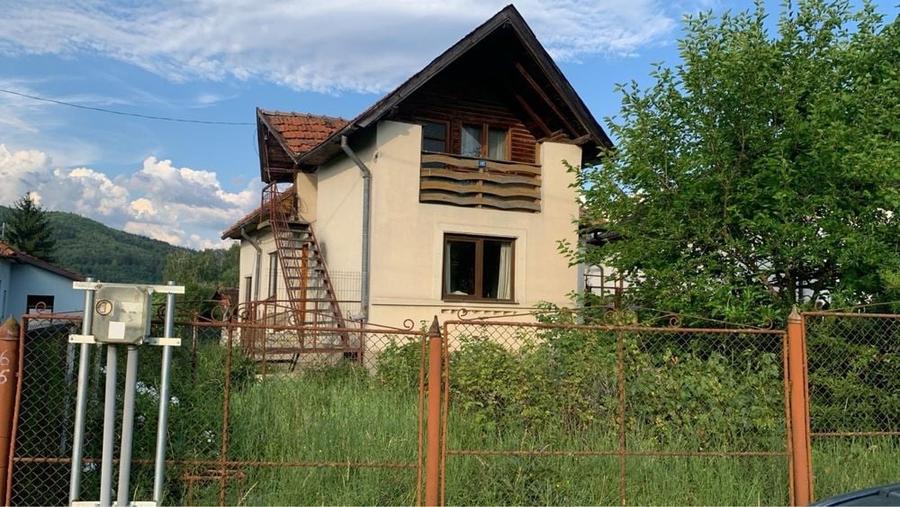 Casă cu 4 camere în Bughea de Sus