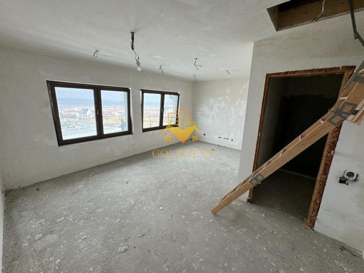 Apartament cu 5 camere semidecomandat în Calea Turzii