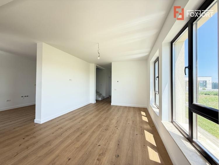 Duplex cu 5 camere cu Canalizare în Dumbrăvița