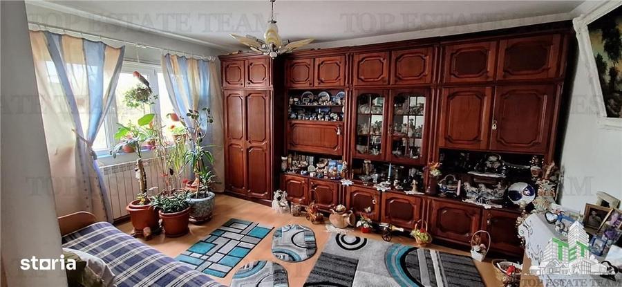 Apartament cu 4 camere, mobilat în CET