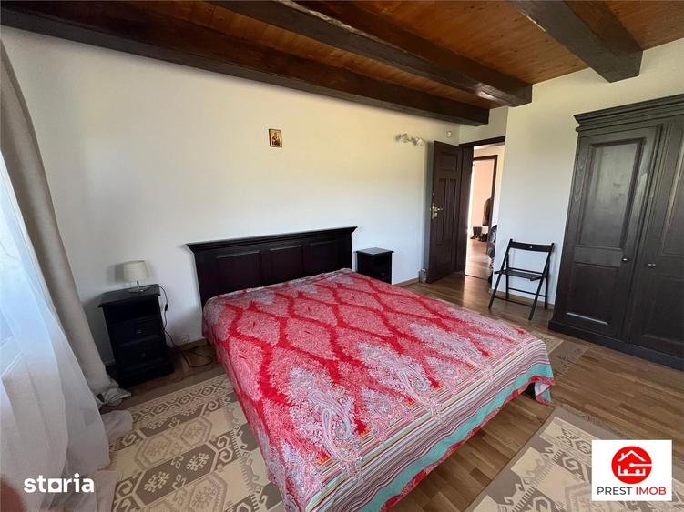 Casă cu 6 camere cu Teren 46000 Mp în Ceuaș