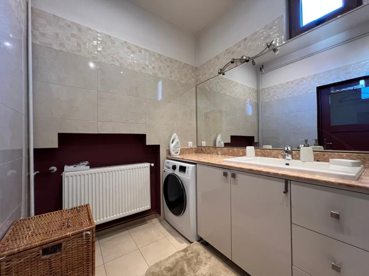 Apartament cu 3 camere semidecomandat, mobilat în Ultracentral