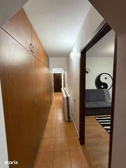 Apartament cu 3 camere decomandat în Rovine