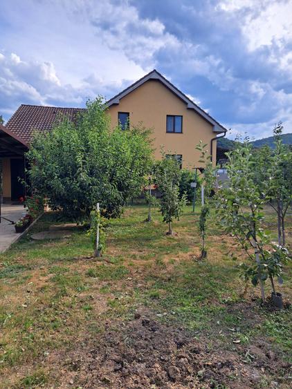 Casă cu 5 camere cu Garaj în Șieu-Măgheruș