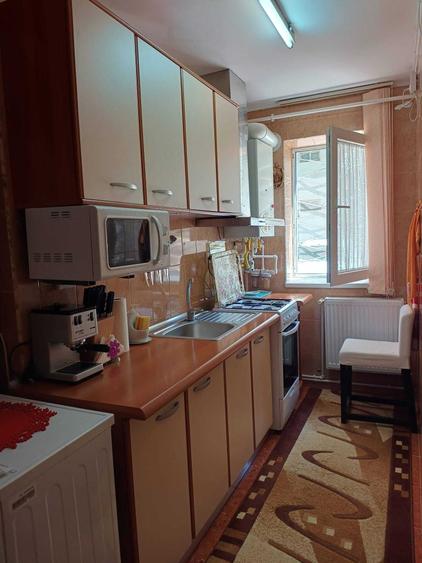 Apartament cu 2 camere semidecomandat, mobilat în Central