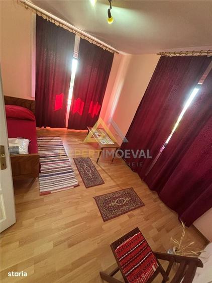 Casă cu 4 camere în Colțirea