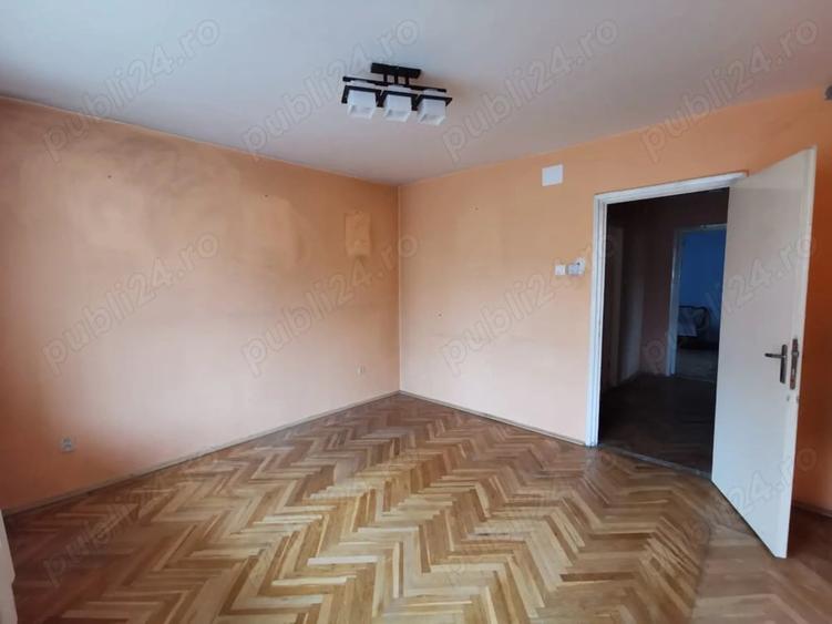 Apartament cu 4 camere semidecomandat în Take Ionescu