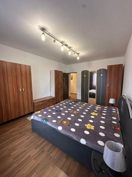 Apartament cu 3 camere decomandat, mobilat în Turnișor