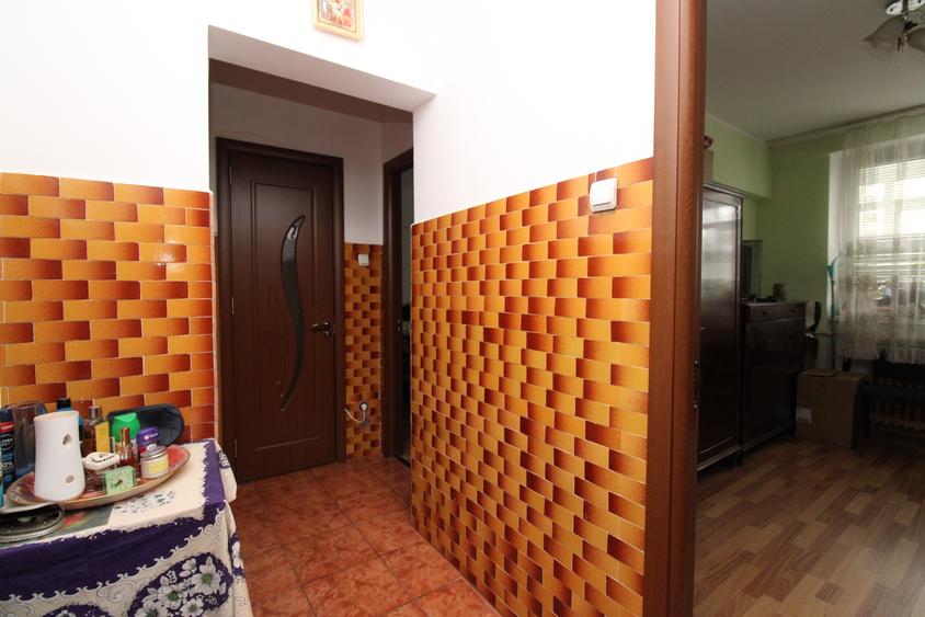 Apartament cu 3 camere decomandat în Drumul Taberei