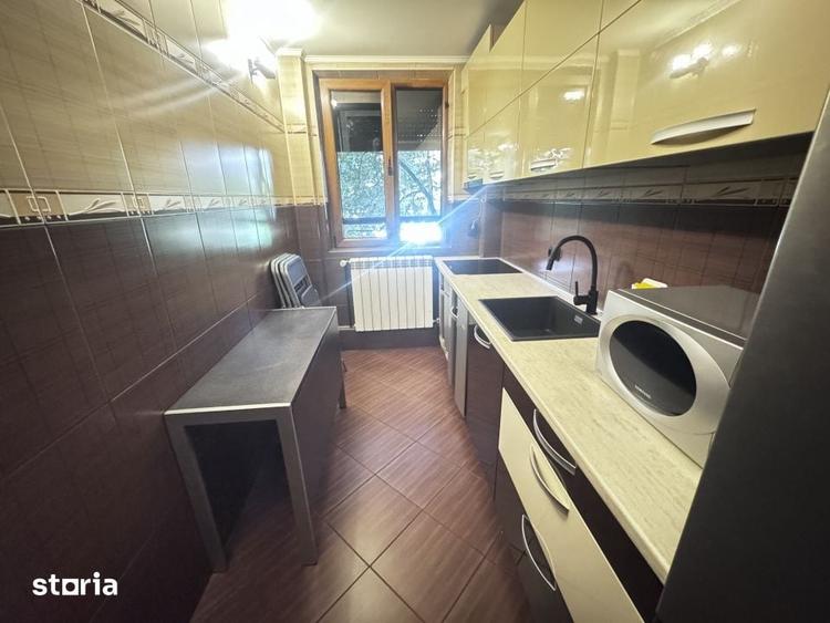 Apartament cu 3 camere decomandat în Cornișa
