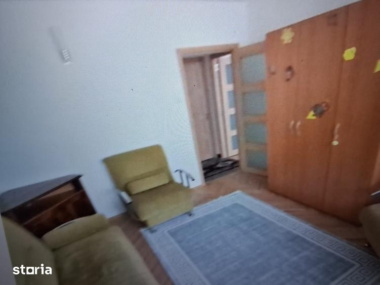 Apartament cu 2 camere semidecomandat în Tei