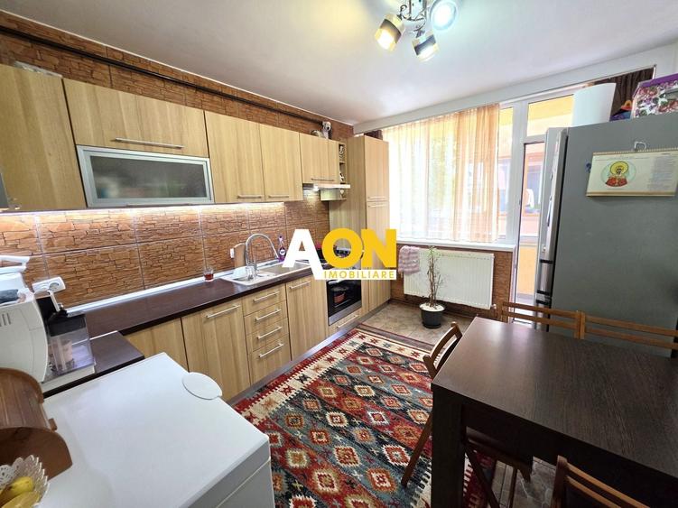 Apartament cu 3 camere decomandat, mobilat în Ampoi 3