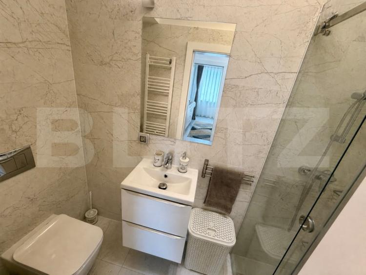 Apartament cu 3 camere decomandat în Calea București