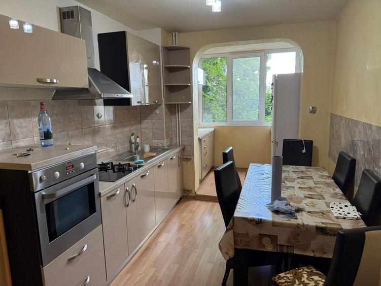 Apartament cu 3 camere decomandat în Dacia