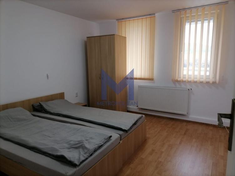 Apartament cu 4 camere decomandat, mobilat în Mera