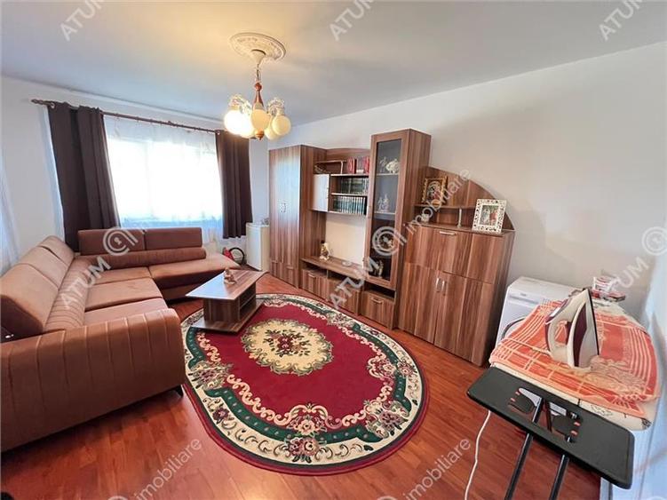 Apartament cu 3 camere decomandat, mobilat în Vasile Aaron