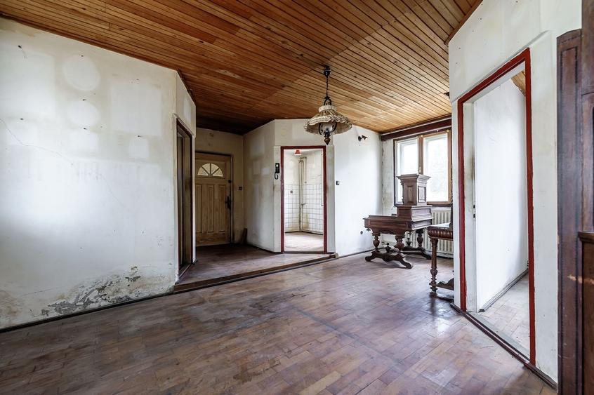 Casă individuală cu 5 camere cu Canalizare în Pârneava