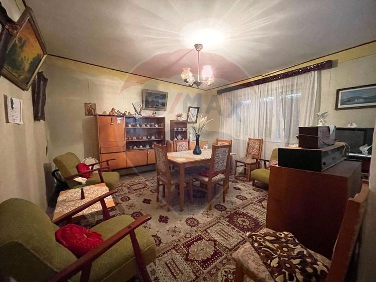 Casă individuală cu 3 camere cu Teren 1692 Mp în Oancea