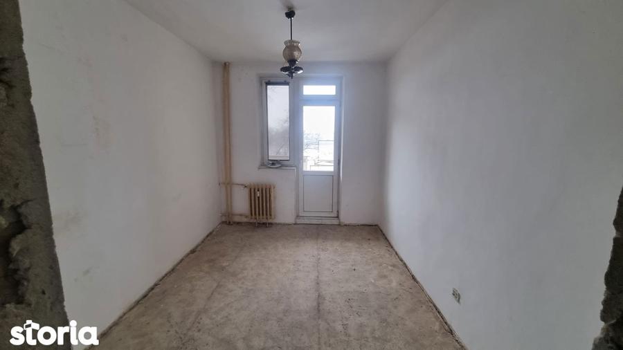 Apartament cu 3 camere decomandat în Decebal
