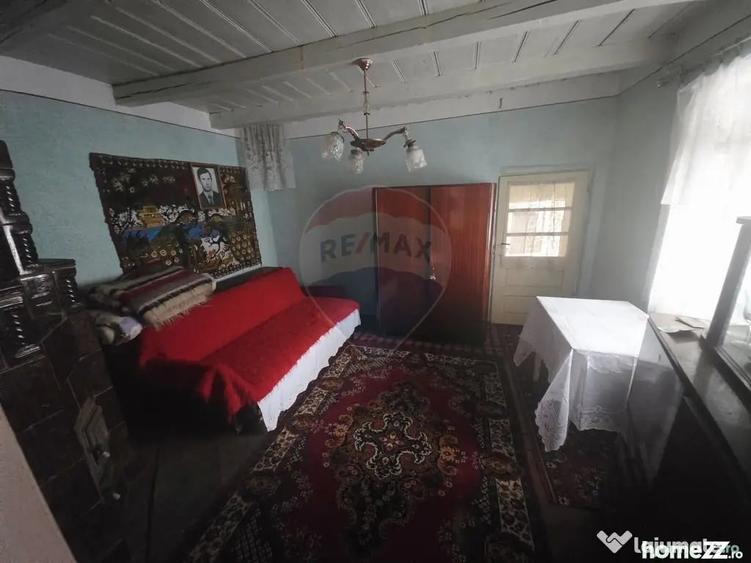 Casă cu 4 camere cu Teren 1677 Mp în Slobozia (Roznov)