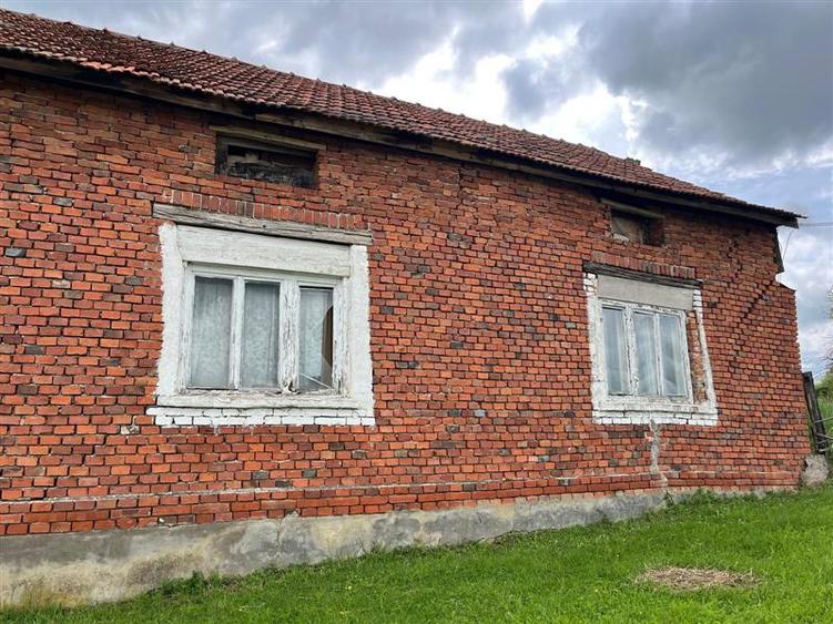 Casă individuală cu 3 camere cu Teren 1699 Mp în Honorici