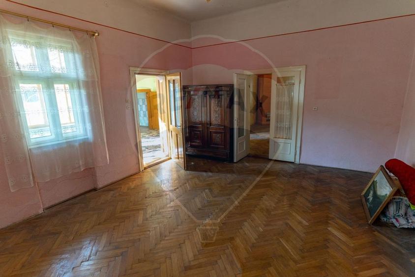 Casă cu 4 camere cu Teren 818 Mp în Central