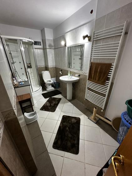 Casă individuală cu 6 camere cu Canalizare în Nord