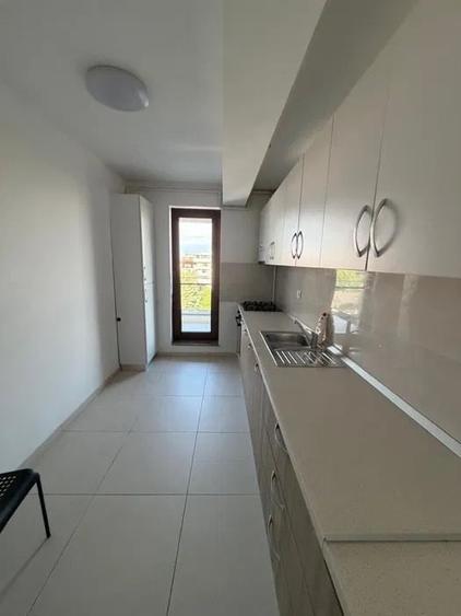 Apartament cu 4 camere decomandat, mobilat în Sisești