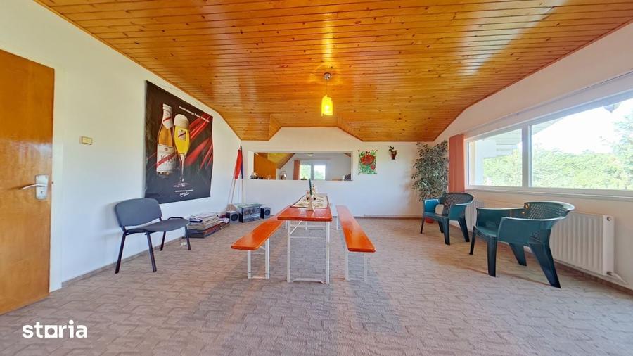 Casă cu 8 camere cu Teren 616 Mp în Central