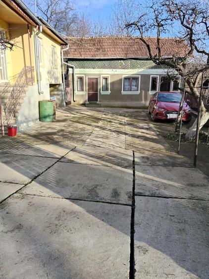 Casă cu 3 camere cu Teren 1538 Mp în Bezdead