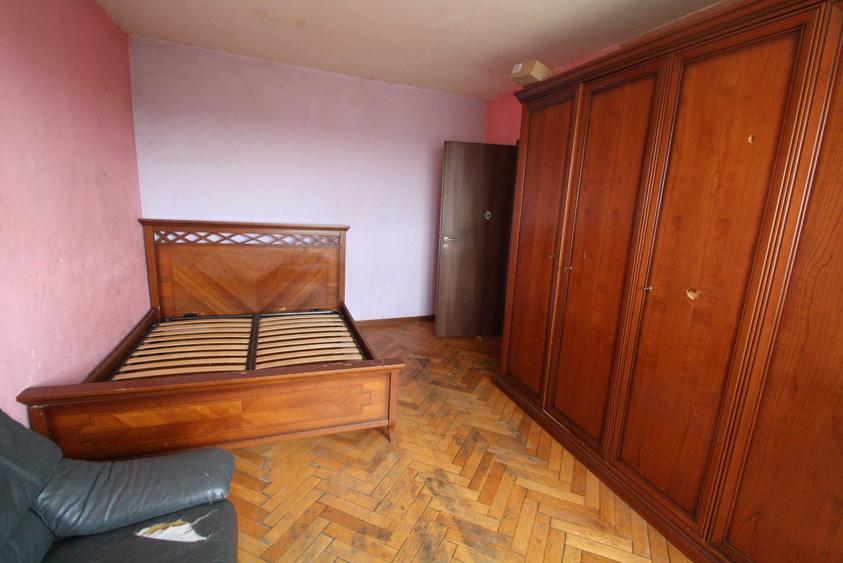 Apartament cu 3 camere decomandat în Exterior Vest