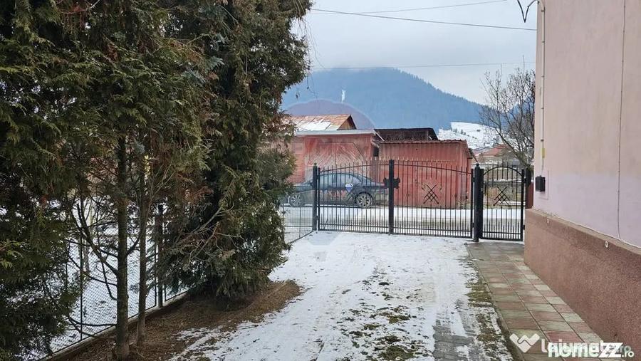 Casă cu 3 camere cu Teren 200 Mp în Central