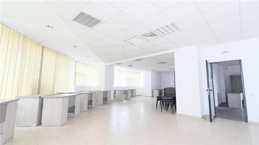 Birou, de 476 mp, în Podul de Piatră