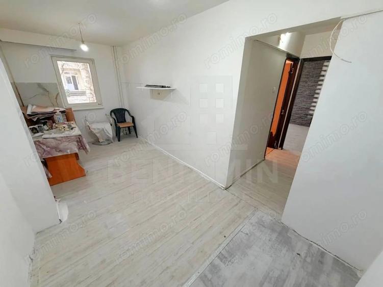 Apartament cu 4 camere decomandat în Valea Rosie