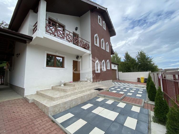 Casă individuală cu 7 camere cu Canalizare în Șelimbăr