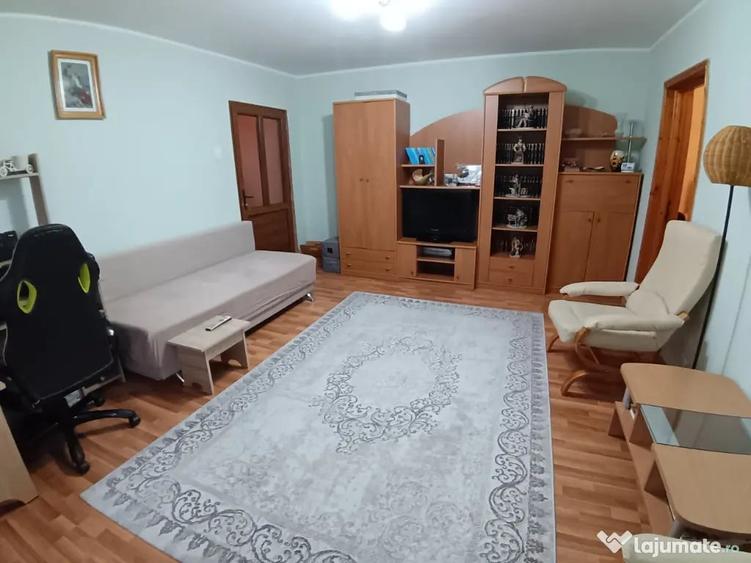 Apartament cu 4 camere semidecomandat în George Enescu