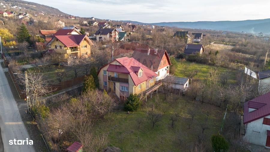 Casă cu 4 camere în Pietrăria
