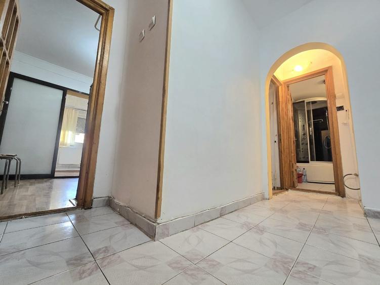 Apartament cu 2 camere decomandat în Calarași 4