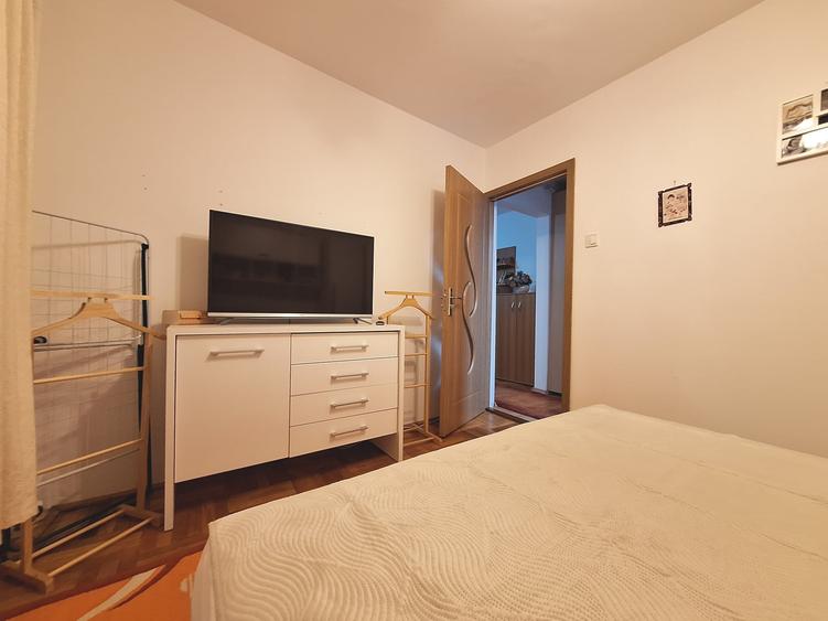 Apartament cu 2 camere semidecomandat, mobilat în Girocului