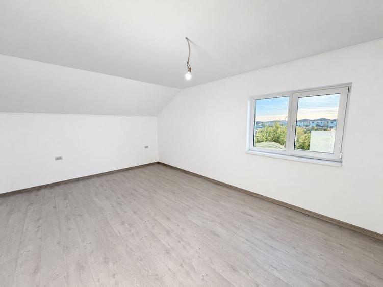 Duplex cu 4 camere cu Canalizare în Moșnița Nouă