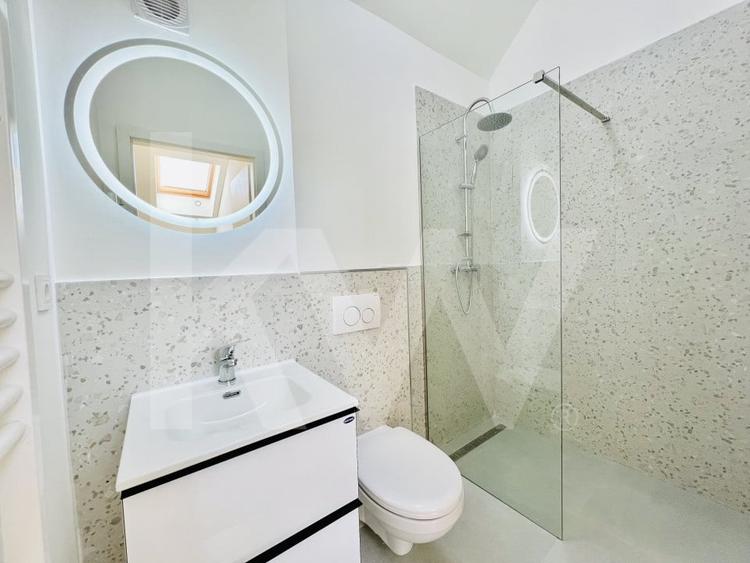 Apartament cu 2 camere semidecomandat în Cristian