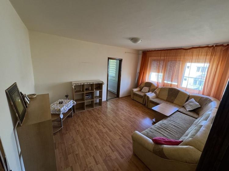 Apartament cu 2 camere decomandat în Exterior Vest