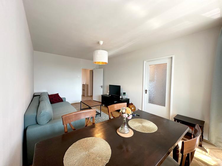 Apartament cu 3 camere semidecomandat în Drumul Taberei