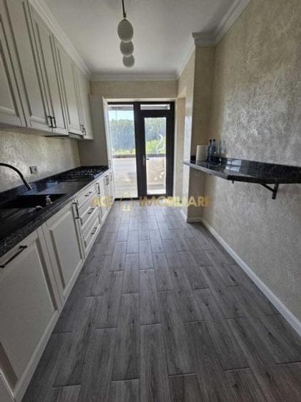 Apartament cu 3 camere decomandat, mobilat în Băneasa