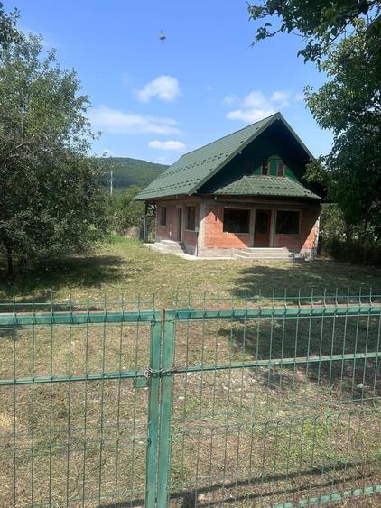 Casă cu 2 camere în Stâlpeni