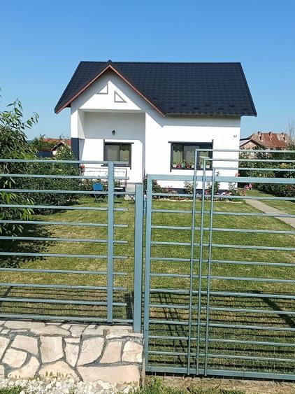 Casă cu 4 camere în Colibași