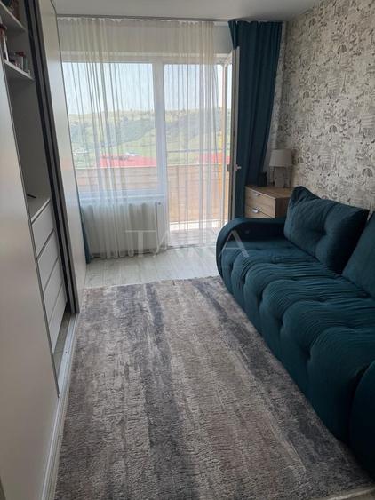 Apartament cu 4 camere decomandat, mobilat în Baciu