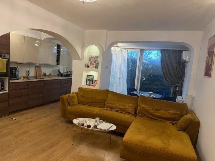 Apartament cu 2 camere semidecomandat, mobilat în Primăverii